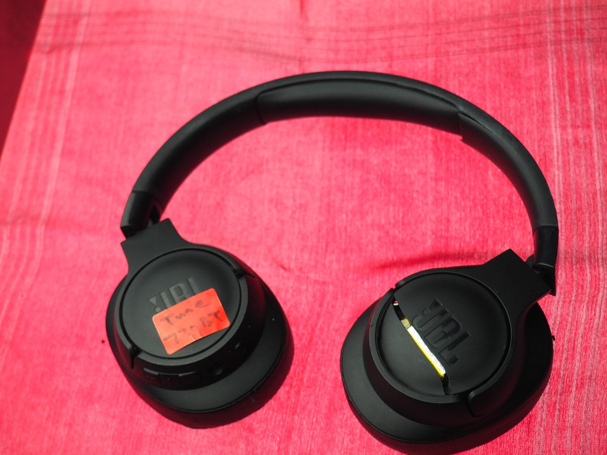 JBL TUNE 720NC Bluetooth Headphones Cracks