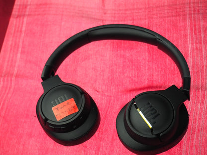 JBL TUNE 720NC Bluetooth Headphones Cracks
