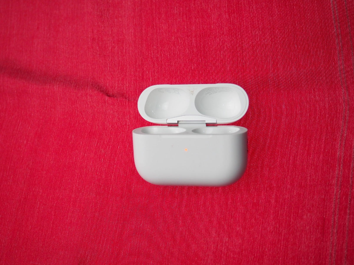 Genuine Apple AirPods Pro 2 (A2968) USB-C Charging Case Only & Working
