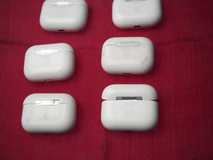 Apple Airpods Pro 2 (A2700) Charging Case Only & Working But Damaged