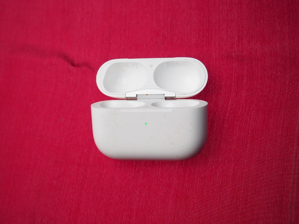 Genuine Apple Pro 1 (A2190) Charging Case Only & Working