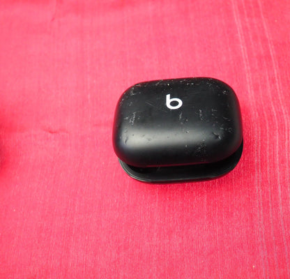 Powerbeats Pro 2 Case Only & Working But Damaged