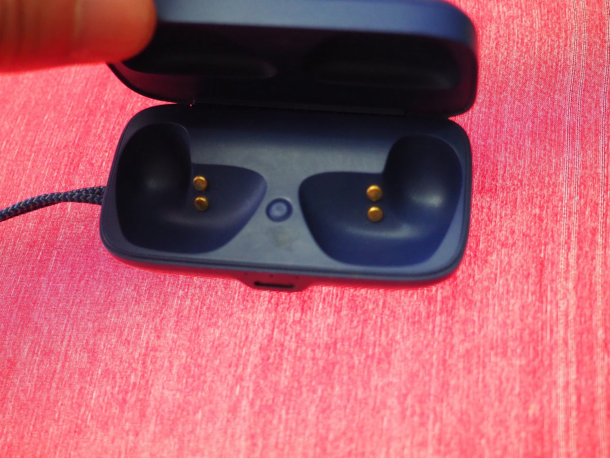 Jaybird Vista 2 Case Only & Working With Broken Hinge