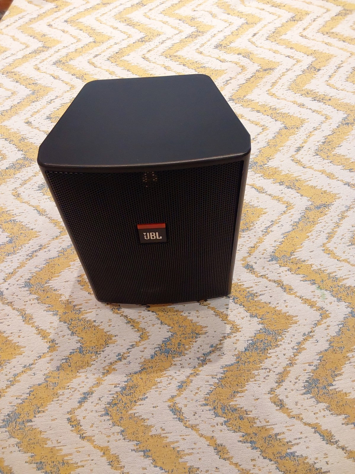 JBL Control 25AV  compact, 2-way shielded monitor speaker