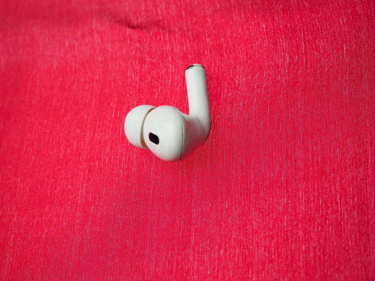 Apple A3048 Left Earbud Only & Working But Damaged