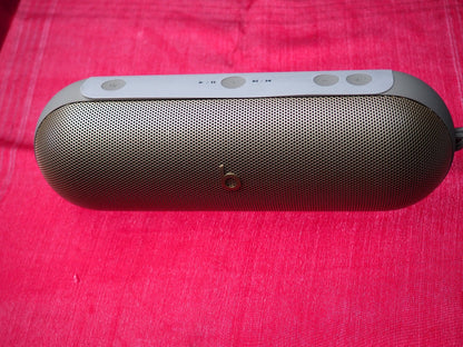 Beats Pill A3211 Bluetooth Wireless Speaker & Wont hold charge