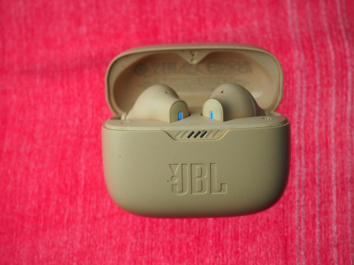 JBL Tune 230 Bluetooth Earbuds