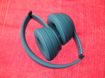 Beats Solo 4 Blue Bluetooth Headphones & Only One Side Works
