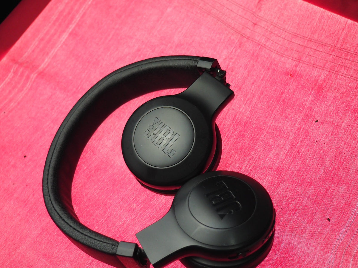 JBL C45BT Bluetooth Headphones & Fully Working But Snapped