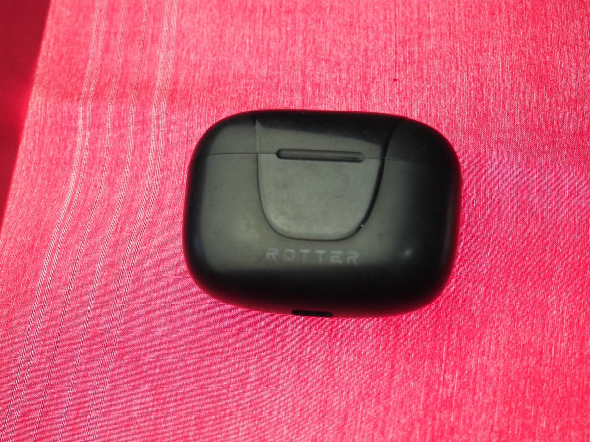 S42 Bluetooth Earbud Case Only & Working