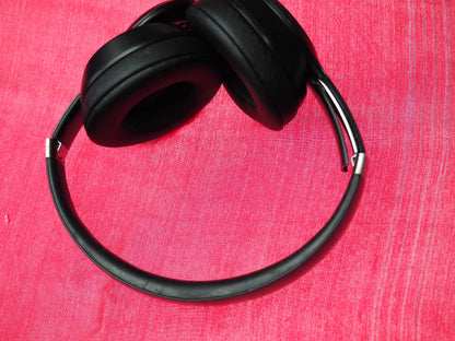 Beats Solo 4 Bluetooth Headphones & Only One Side Works + Damage