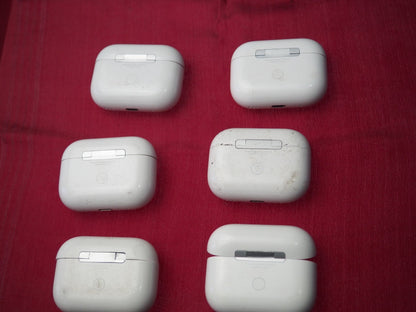 Apple Airpods Pro 2 (A2700) Charging Case Only & Working But Damaged