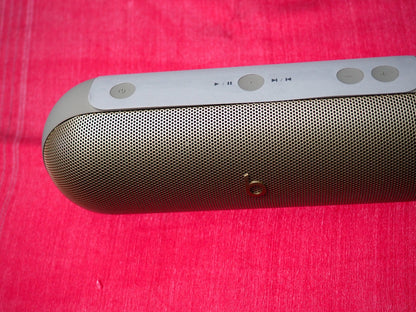 Beats Pill A3211 Bluetooth Wireless Speaker & Wont hold charge