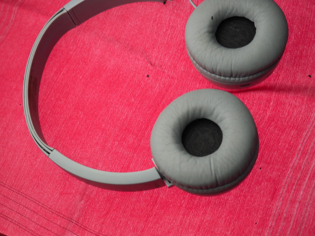 Sony CH500 Bluetooth Headphones & Fully Working But Snapped