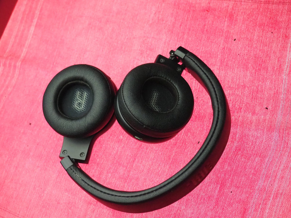 JBL C45BT Bluetooth Headphones & Fully Working But Snapped