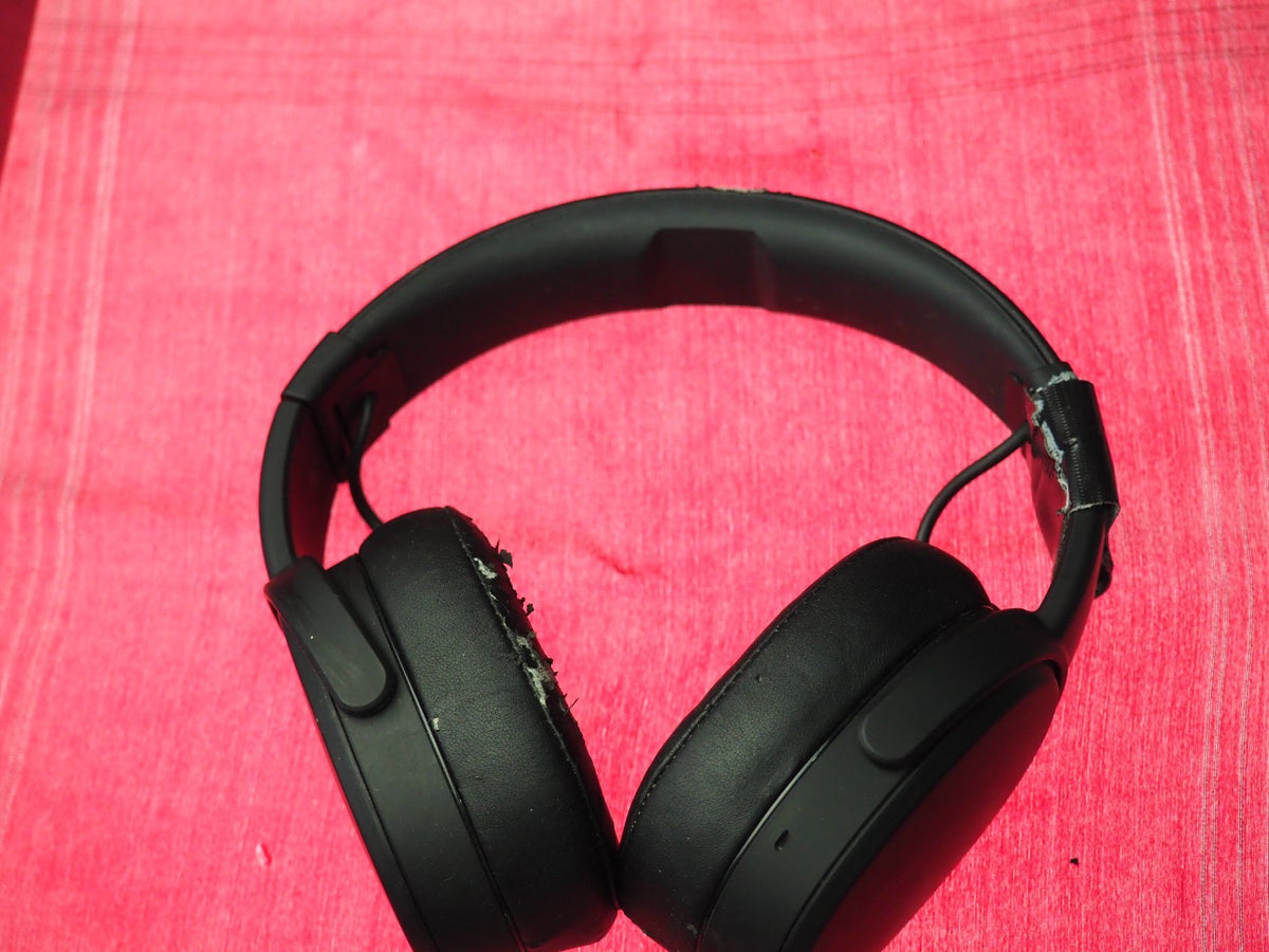 Skullcandy Crusher Bluetooth Headphones & Working but Damaged