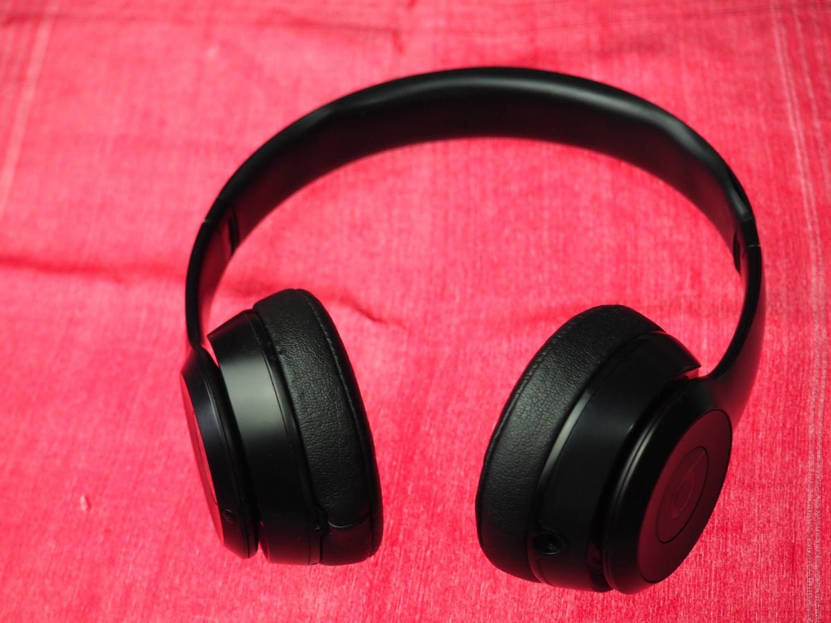 Beats Solo 3 Bluetooth Headphones & Working