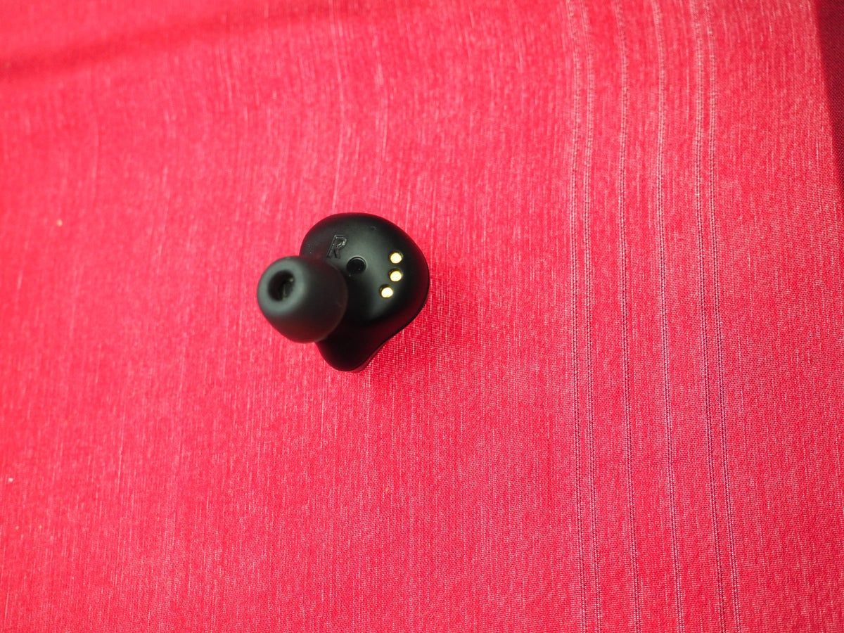 JBL Club Pro + Right Bluetooth Earbud Only & Working