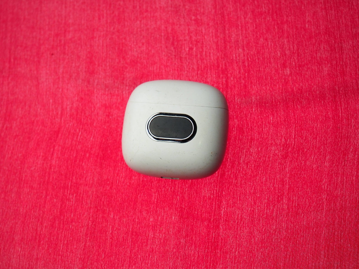 J52 Bluetooth Earbud Case Only & Working