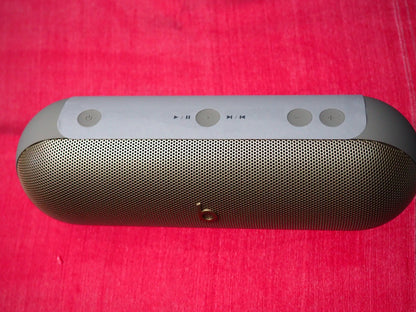 Beats Pill A3211 Bluetooth Wireless Speaker & Wont hold charge