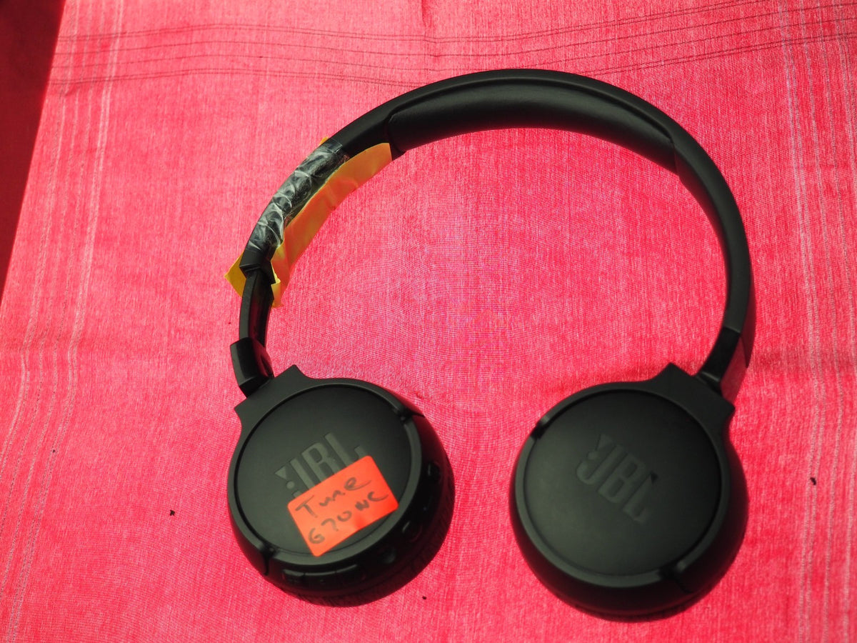 JBL TUNE 670NC Bluetooth Headphones No Sound Right