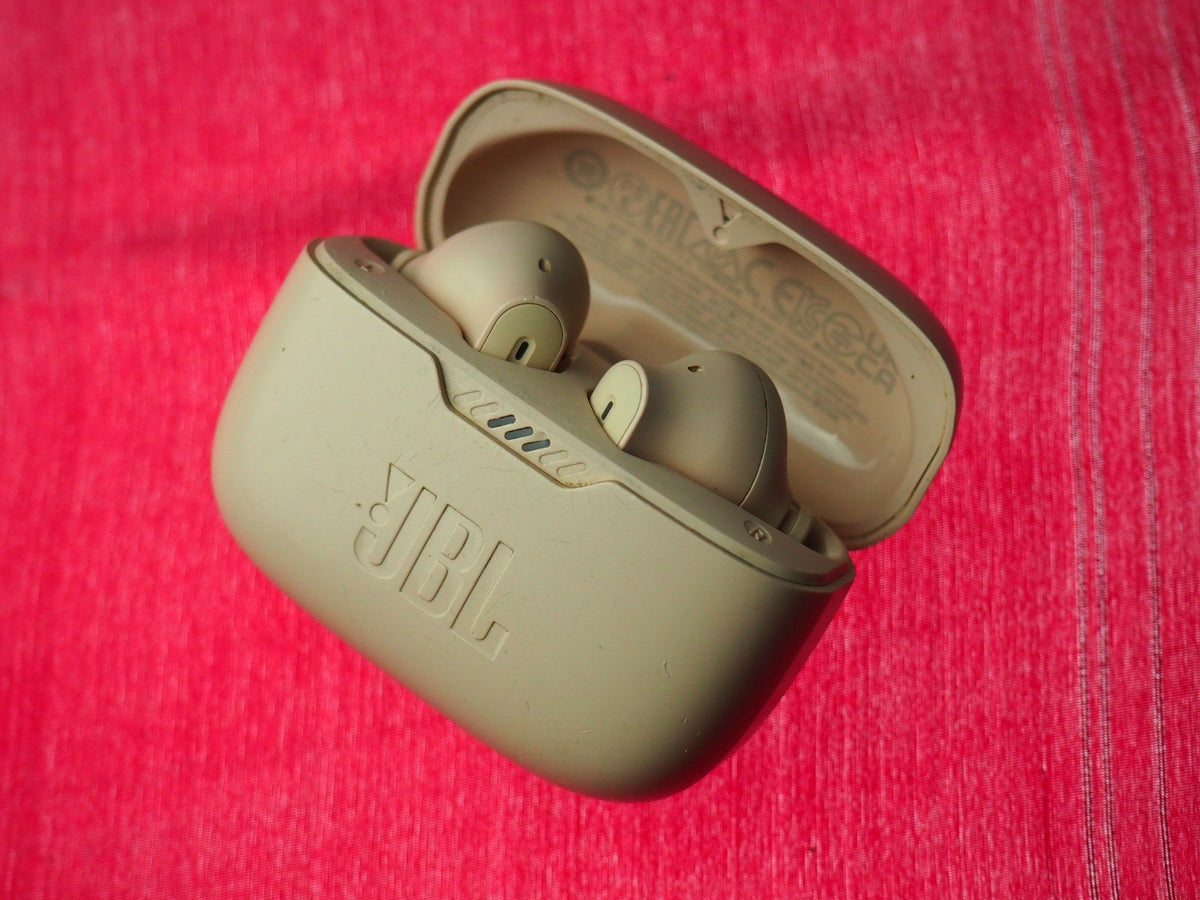 JBL Tune 230 Bluetooth Earbuds