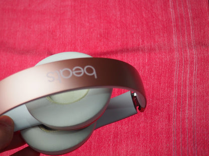 Beats Solo 3 Red & White Bluetooth Headphones & NOT Working